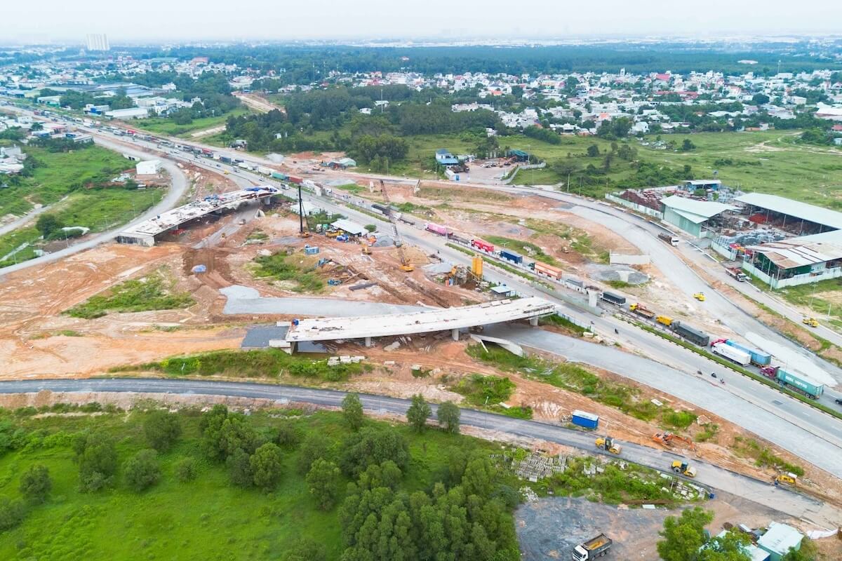 Mở Rộng 12 Làn Xe Mỹ Phước – Tân Vạn: Cú Hích Thăng Hạng Cho Căn Hộ Fenica 1 Thi công mở rộng tuyến đường Mỹ Phước Tân Vạn lên 12 làn xe